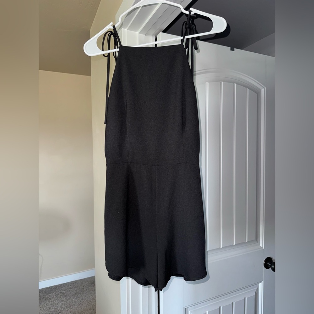 Elegant Black Sleeveless Tie Romper